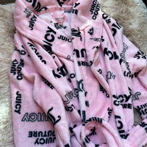 NWT Juicy Couture Sz L/XL Robe, Pink w/ Black Logos, Super Soft and Fluffy